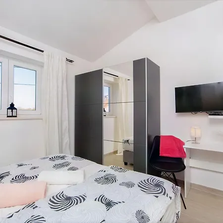 Erholsamer Traumurlaub Fuer Bis Zu 6 Personen By Interhome Nyaraló