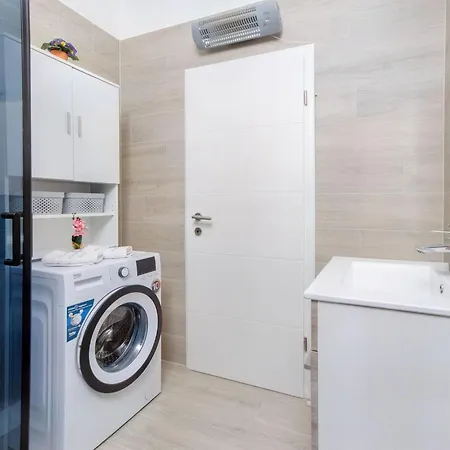 Erholsamer Traumurlaub Fuer Bis Zu 6 Personen By Interhome Kunj