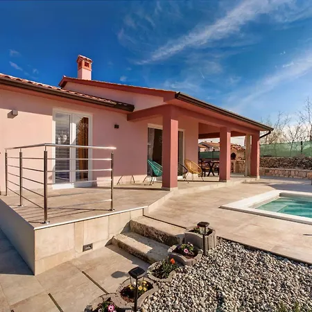 Erholsamer Traumurlaub Fuer Bis Zu 6 Personen By Interhome Nyaraló